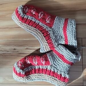 NWOT Hand- Knit Woolen Socka/Slippers